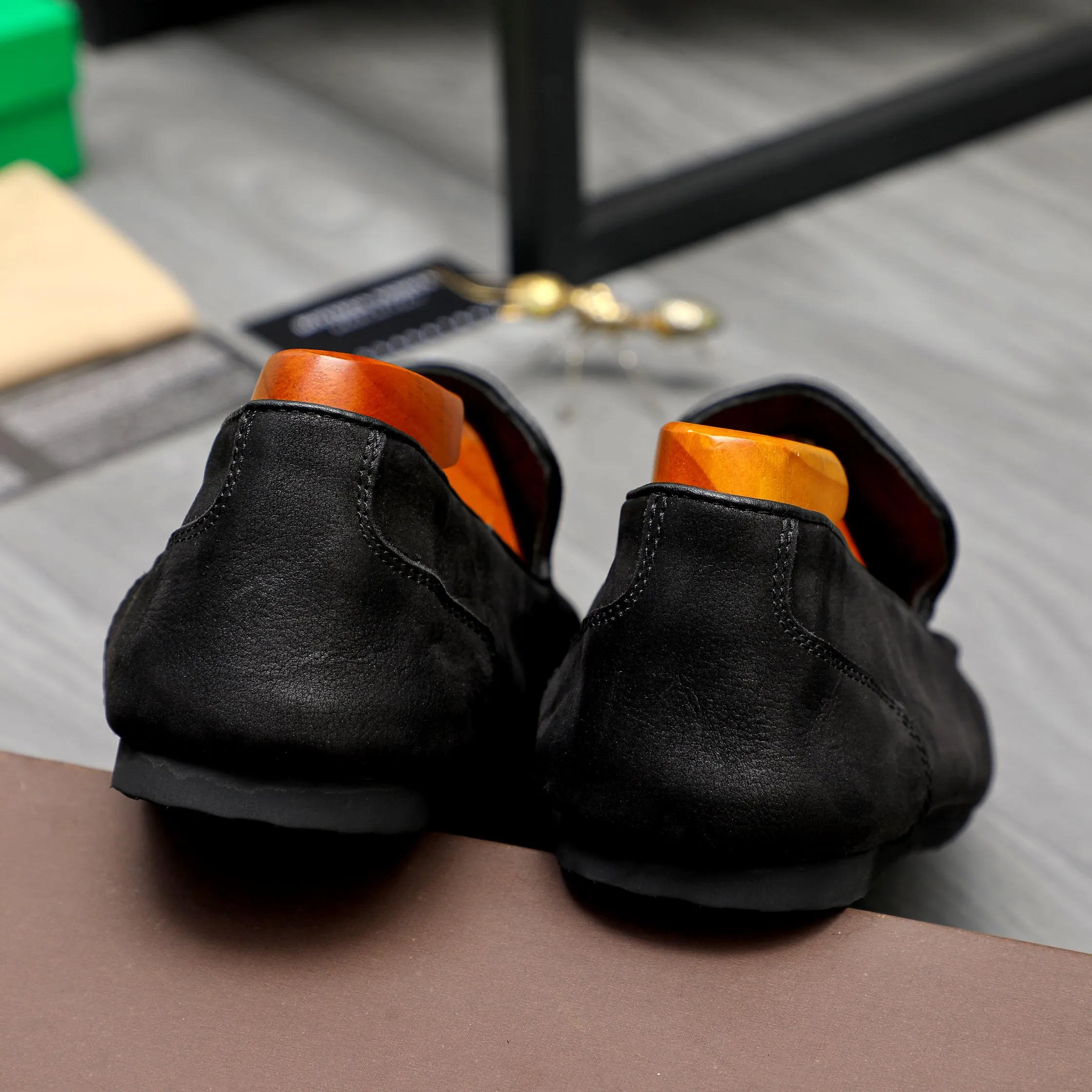 Men's shoes 💰460 Product trademark: BV "Bottega Veneta" soft leather men's shoes Regular size: 39-45 Product materials: Selected high-quality pebbled cowhide upper, cowhide lining, original outsole